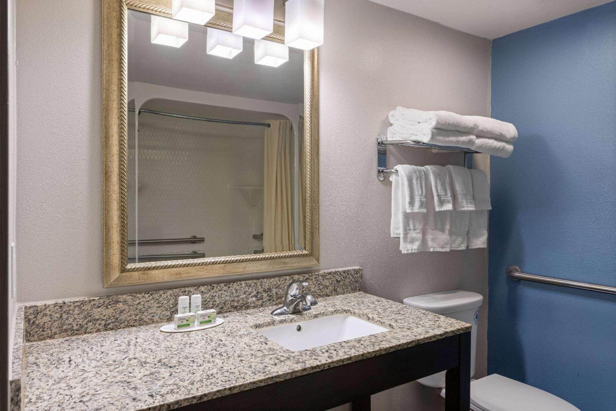 Baymont By Wyndham Newark At University Of Delaware Exteriör bild
